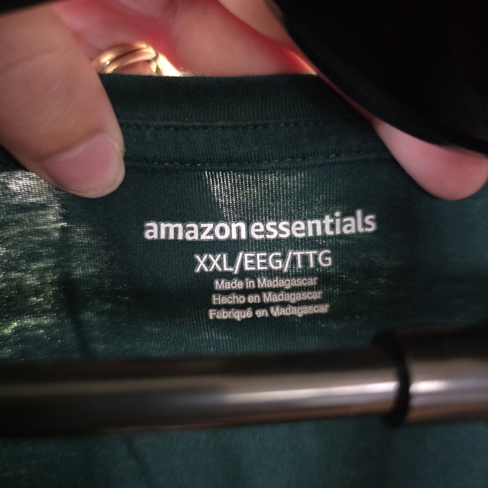 Amazon Essentials XXL “Hoeing Ain’t Easy” Gardening Graphic V Neck Tee - Picture 4 of 4